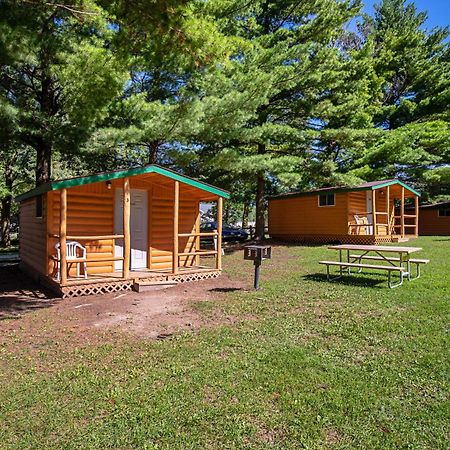 Plymouth Rock Camping Resort Basic Cabin Elkhart Lake Exterior photo