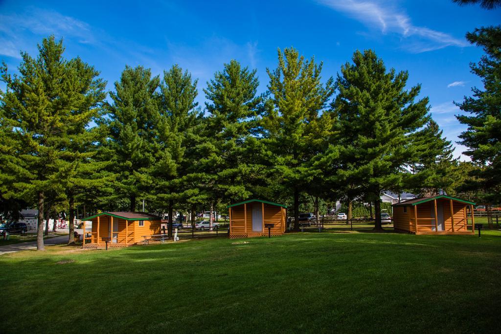 Plymouth Rock Camping Resort Basic Cabin Elkhart Lake Exterior photo